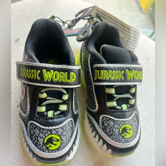 Jurassic World Toddler Boys Athletic Light-up Sneaker size 7 - Picture 4 of 7